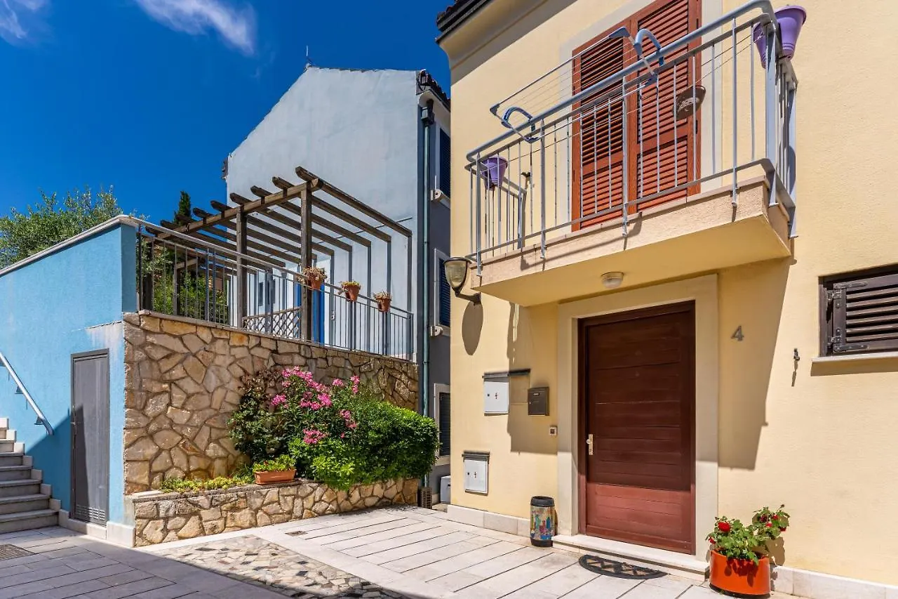 Apartman Bruna Cres 0*,